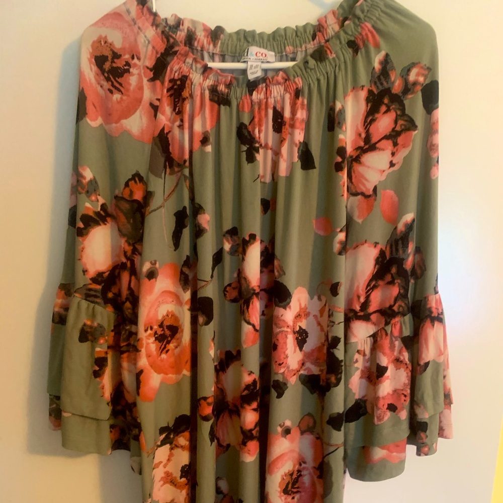 D & Co plus size blouse